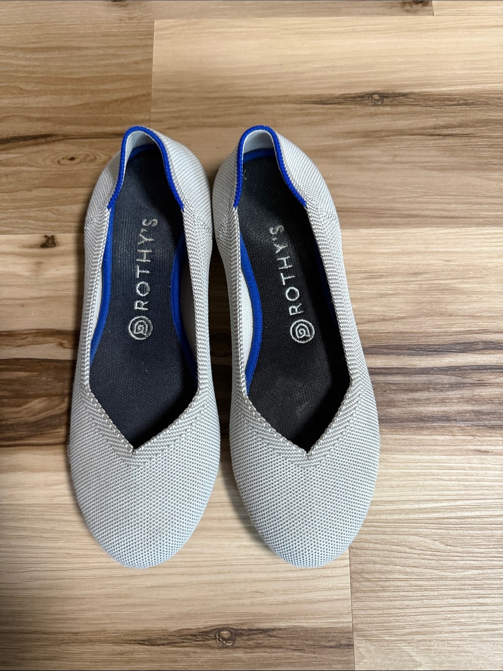 Rothy's Light Gray Pointed Knit Flats with Blue Trim